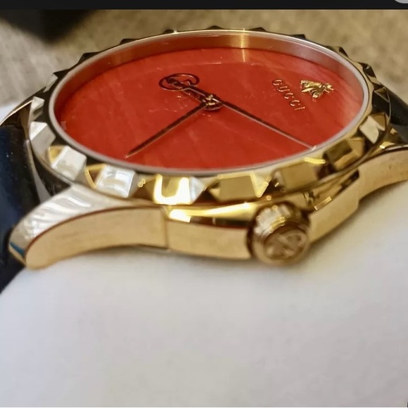 Gucci G Timeless Bee Red Dial Mens Watch - Picture 8 of 9